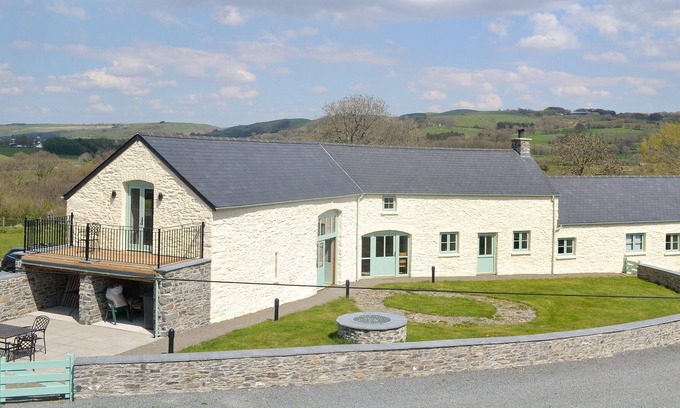 Tregaron Cottage | 4 bedroom accommodation in Tregaron, near Aberystwyth