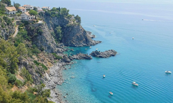 Santa Maria del Mare Torrazzo House | 4 bedroom accommodation in Stalettì