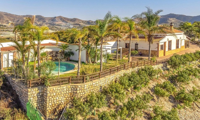 Motril House | 4 bedroom accommodation in MOTRIL