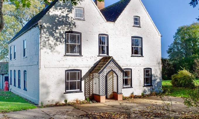 Alford Cottage | 4 bedroom accommodation in Driby Top, near Alford