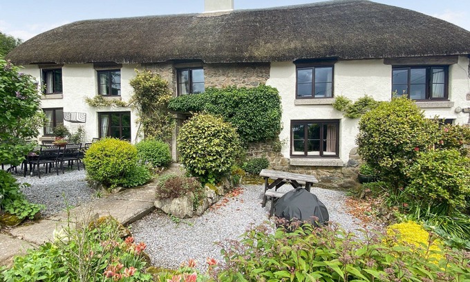 Heligan Cottage | 4 bedroom accommodation in Hennock, near Bovey Tracey