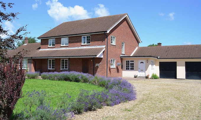 Irstead Cottage | 4 bedroom accommodation in Acle, Norwich