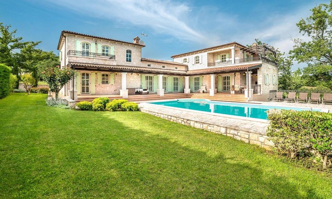 Farini House | 4 bedroom accommodation in Visnjan