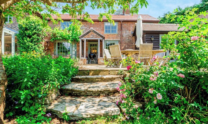 New Forest District Cottage | 4 bedroom accommodation in Boldre, near Lymington