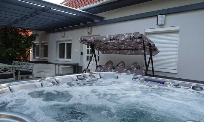 Siofok Aranypart Apartment | 4 bedroom apartment with jakuzzi - 2 minutes from the beach
