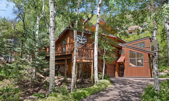 Aspen House | 4-bedroom Aspen Mountain Hideaway.