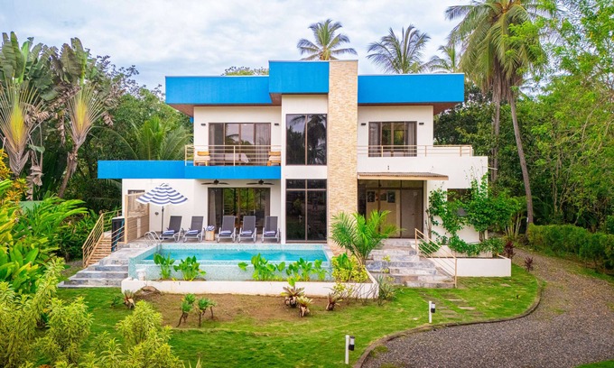 Parrita House | 4 bedroom-Beachfront-Luxury-Wildlife-Fast internet-private pool