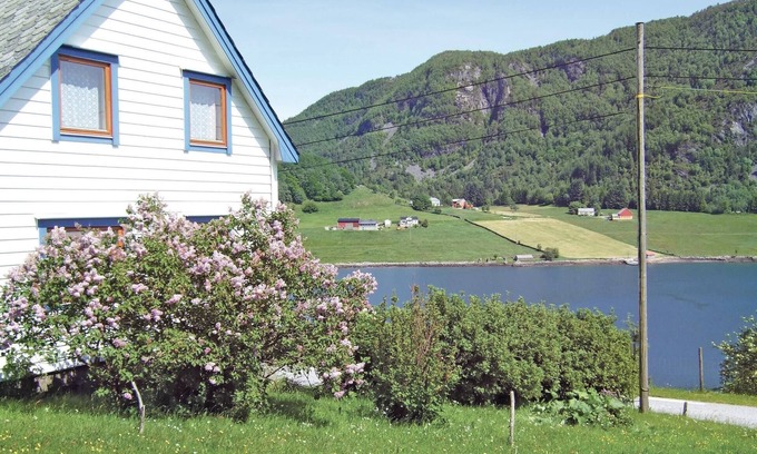 Hyllestad House | 4 bedroom beautiful home in Sørbøvåg