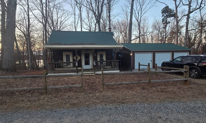 Southmont Cabin | 4-bedroom cabin on Fantastic High Rock Lake