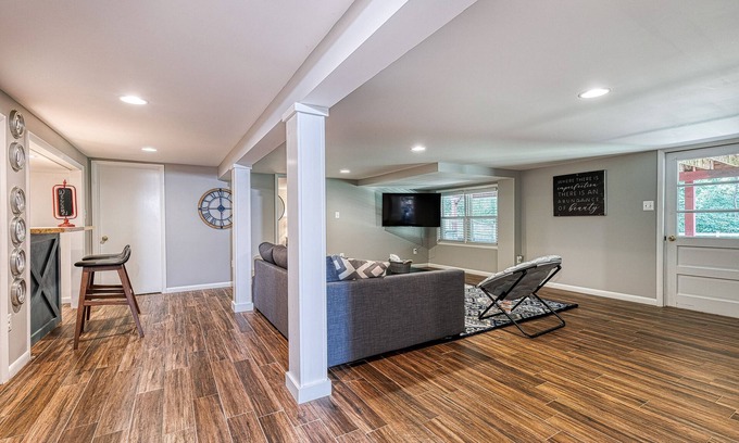 Annapolis House | 4 Bedroom - Completely updated. Super safe neighborhood close to USNA stadium