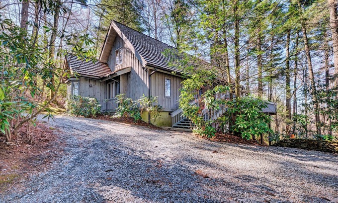 Cashiers Cottage | 4 Bedroom Cottage located in the High Hampton community of Cashiers, NC - Gabel Cottage