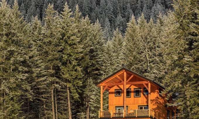 Golden Ski Chalet | 4 Bedroom Deluxe Chalet with the Most Amazing Views