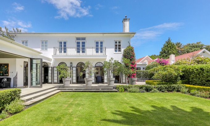 Bishopscourt House | 4 Bedroom Family Home in Bishopscourt