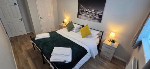Warwick Apartment | 4 Bedroom Flat - Sleeps 5 - Free Parking & Wifi - Warwickshire