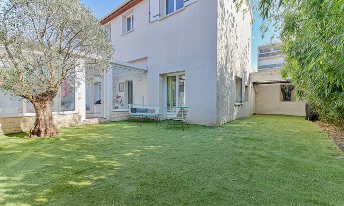 Adamville House | 4 Bedroom Private vacation home in Saint-Maur-des-FossÃ©s