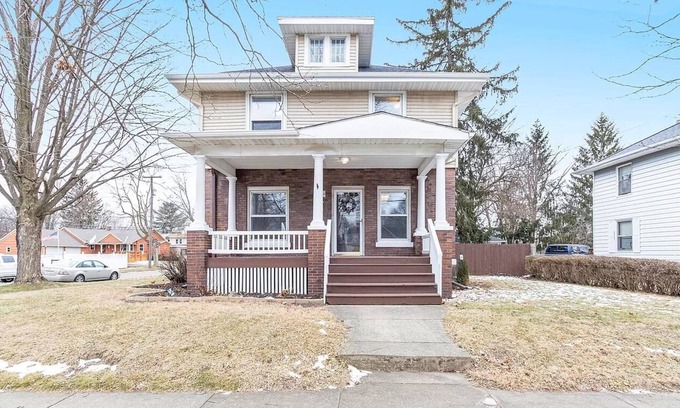 Jackson House | 4 bedroom gorgeous American classic