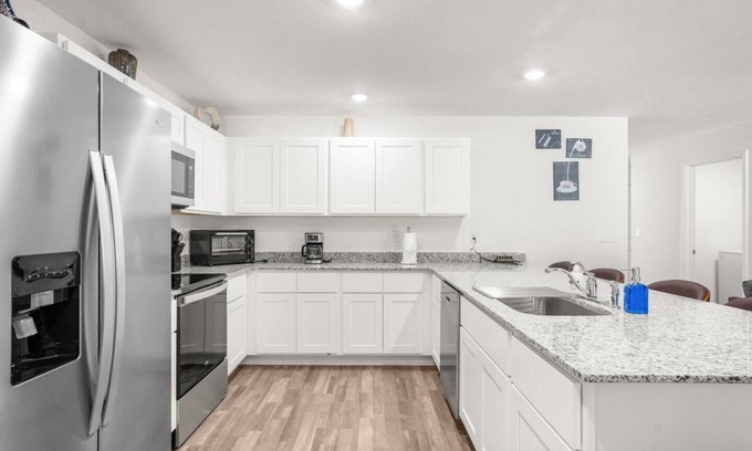 Avis Oaks House | 4 Bedroom Home, Game room, Weeki Wachee!