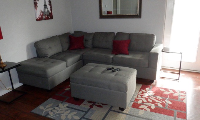 Garland House | 4 Bedroom Home - Great Location (Sleep 10 Guest)