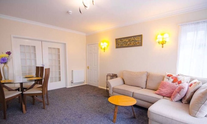 Singlewell House | 4 Bedroom Home in Tranquil Gravesend Location