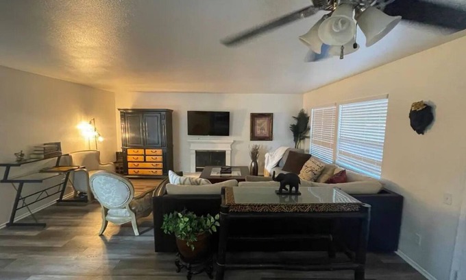 Rubidoux House | 4 bedroom Home Near Downtown Riverside