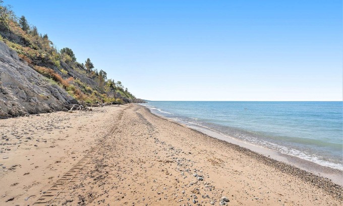 Miami Park House | 4 bedroom home w hot tub. Tram down to the beach.