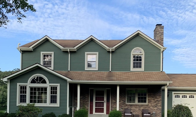 Bakerstown House | 4 bedroom home with spacious deck and backyard
