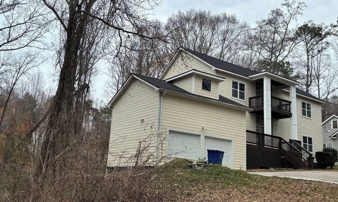 Atlanta Boat Rental | 4-bedroom house boat in enchanting Atlanta with AC, WiFi