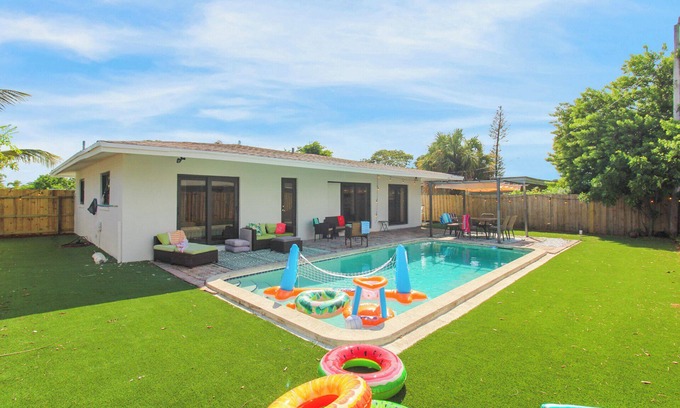 Pompano Beach House | 4-bedroom house central in Pompano Beach with pool!