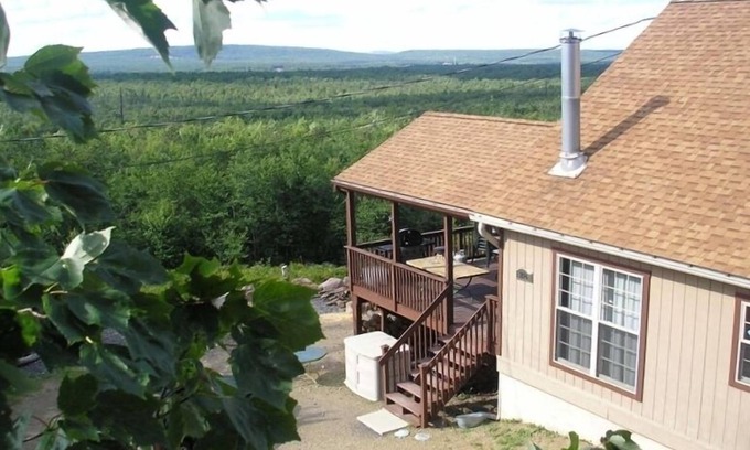 Jim Thorpe House | 4 Bedroom House - Great Views - Secluded Location