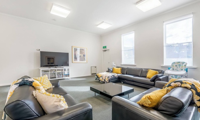 Hobart Central Business District House | 4 Bedroom House - Hobart CBD - Parking