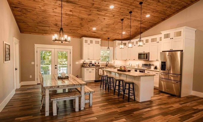 Smith Mountain Lake House | 4-bedroom house in lovely Huddleston with WiFi, AC, lakefront, kayaks, dock