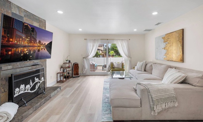 University City House | 4-bedroom house in marvelous San Diego with AC, WiFi. Enjoy your stay