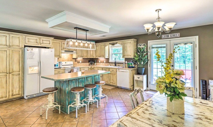 Higden House | 4-bedroom house in peaceful Higden minutes from the lake
