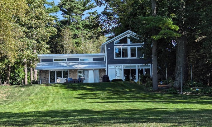 Sturgeon Bay House | 4-bedroom house with AC in Sturgeon Bay