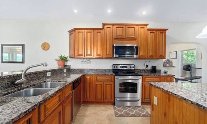 Norfolk Villa | 4 Bedroom house with POOL, 5 mins. walk to BEACH!n