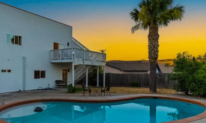 Poway House | 4-bedroom house with Pool in Poway