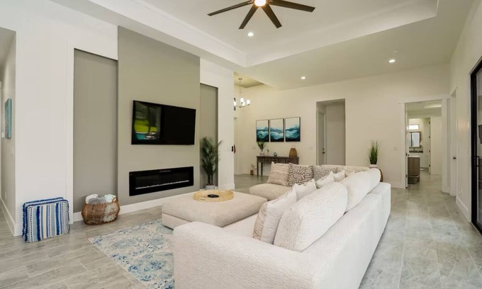 Pelican House | 4-bedroom house with Heated Pool in wonderful Cape Coral