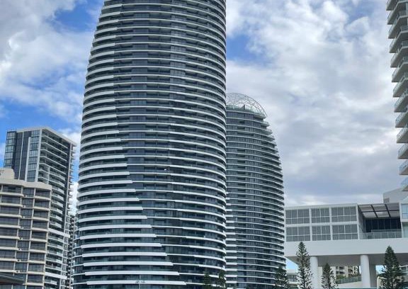 Broadbeach Apartment | 4 Bedroom Huge Sub Penthouse Oracle Level 31 Magnif VIEWS 260m2 Family Skyhome Sleeps 8 Adults and 2 Children, Sofa Bed Portacot, High Chair Central to Everything Resort Skyhome 5 STAR Luxury