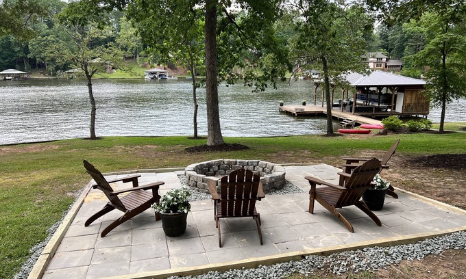 Eatonton House | 4 bedroom LAKE FRONT home on Lake Sinclair