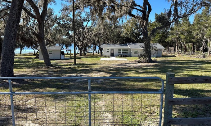 Clermont House | 4-bedroom Lake House in fabulous Clermont, Florida on Lake Nellie