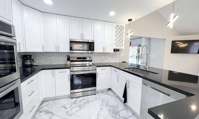 Greenview Shores House | 4-bedroom Luxury Modern Lake Front House in fabulous Wellington