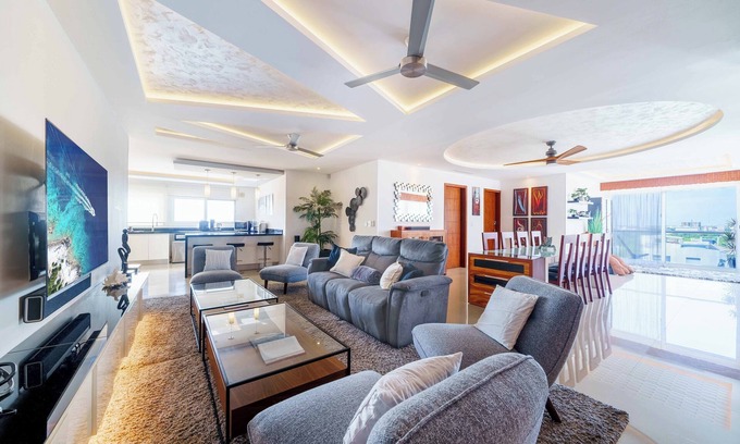Downtown Cancun Condo | 4-Bedroom Luxury Penthouse with Private Jacuzzi and office, next to Hotel Zone