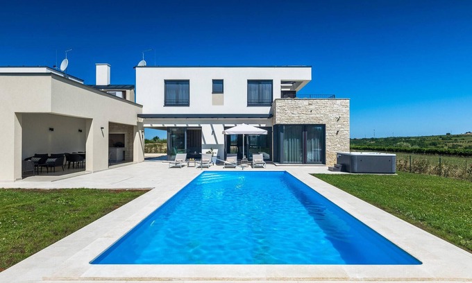 Brtonigla House | 4 bedroom nice home in Brtonigla