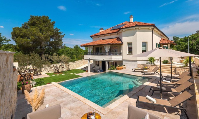 Bilice House | 4 bedroom nice home in Bilice