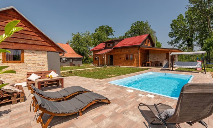Gospic House | 4 bedroom nice home in Gospic
