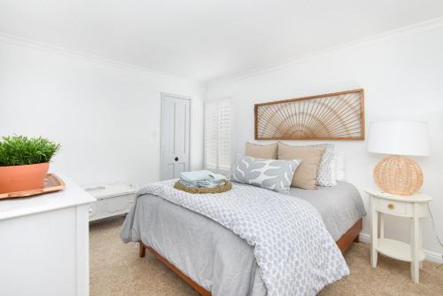 Santa Ana Heights House | 4 Bedroom Oceanfront Home with Giant Patio on the Sand