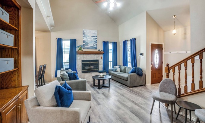 Irving House | 4 Bedroom & Pool: Great Irving Location close to attractions