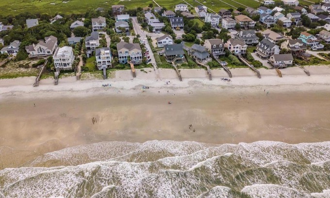 Pawleys Island House | 4 Bedroom Retreat with Game Room and Creek Access