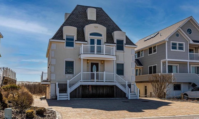 West Hampton Dunes Apartment | 4 Bedroom Single family 264465 by Houzlet