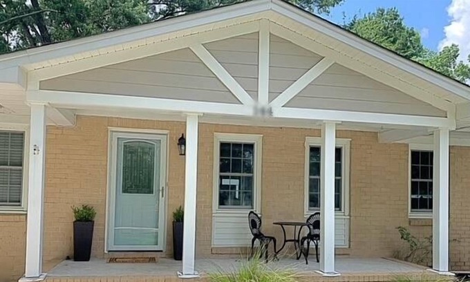 Goose Creek Apartment | 4 Bedroom Single family L-554465 by Houzlet